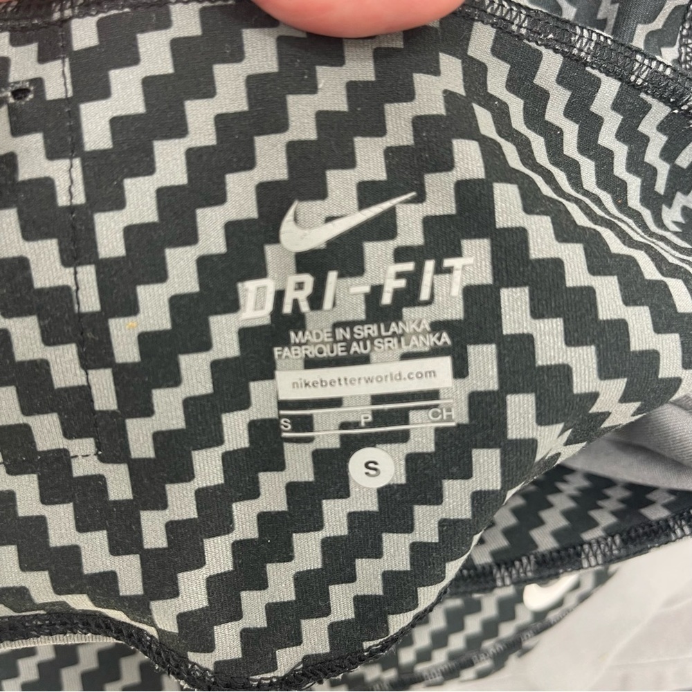 NIKE Dri Fit Womens Small High Rise Cropped Leggings Black & Gray Checkered EUC - Picture 5 of 8